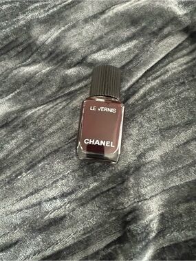 CHANEL Le Vernis Nail Polish in Brown